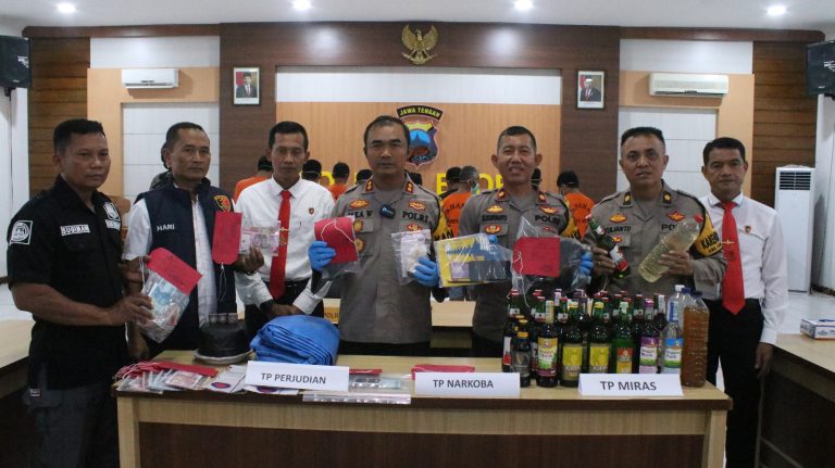 Polres Blora Gelar Konferensi Pers Hasil Ungkap Kasus Operasi Pekat Candi 2024.